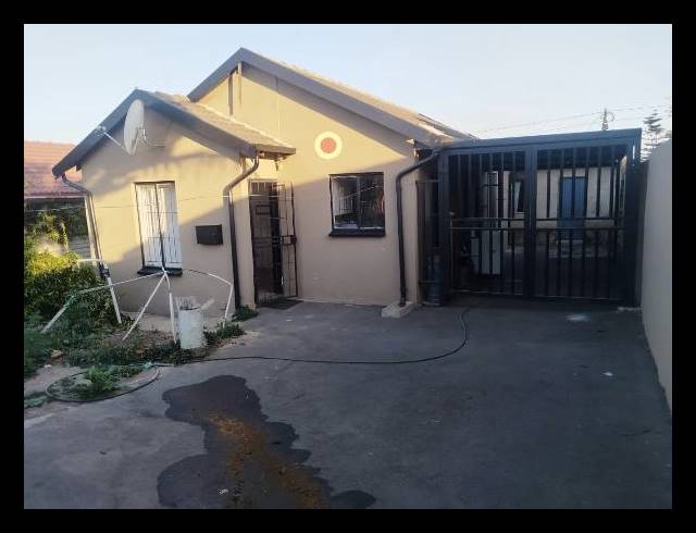 5 BEDROOM HOUSE FOR SALE IN OLIEVENHOUTBOS